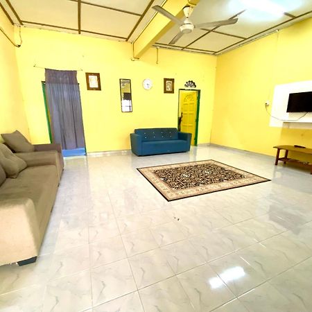 Umi Homestay Batu Buruk Kuala Terengganu Exterior photo